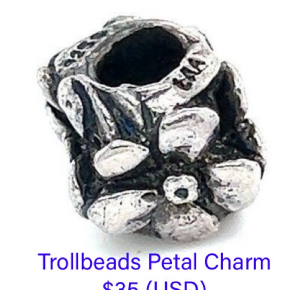 Trollbeads petal charm